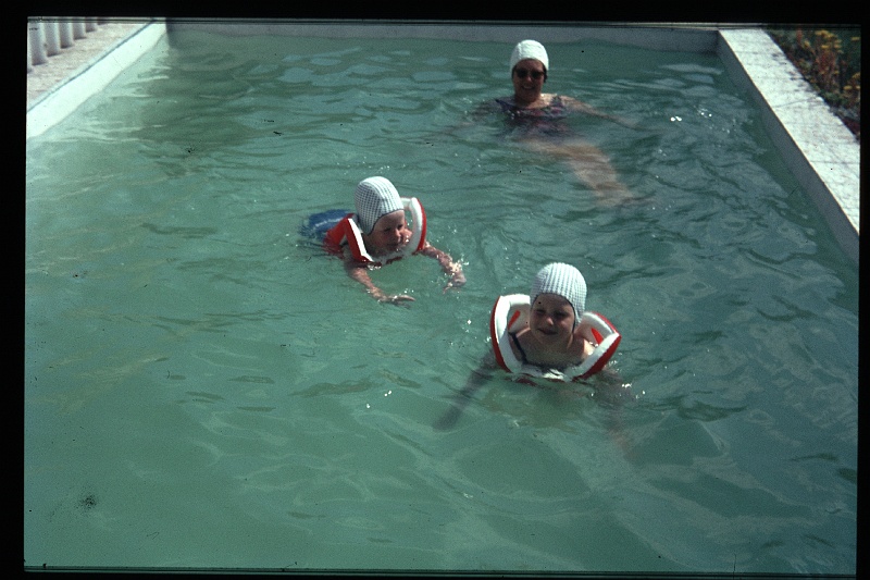 05.Regensburg jul 1968 Ilse,Brigitte,Marion.JPG